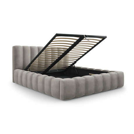 Palma Bett mit Kopfteil und Stauraum aus Samt in Hellgrau (Bluvel 13), 180x200 cm von Cosmopolitan Design – Bild 3