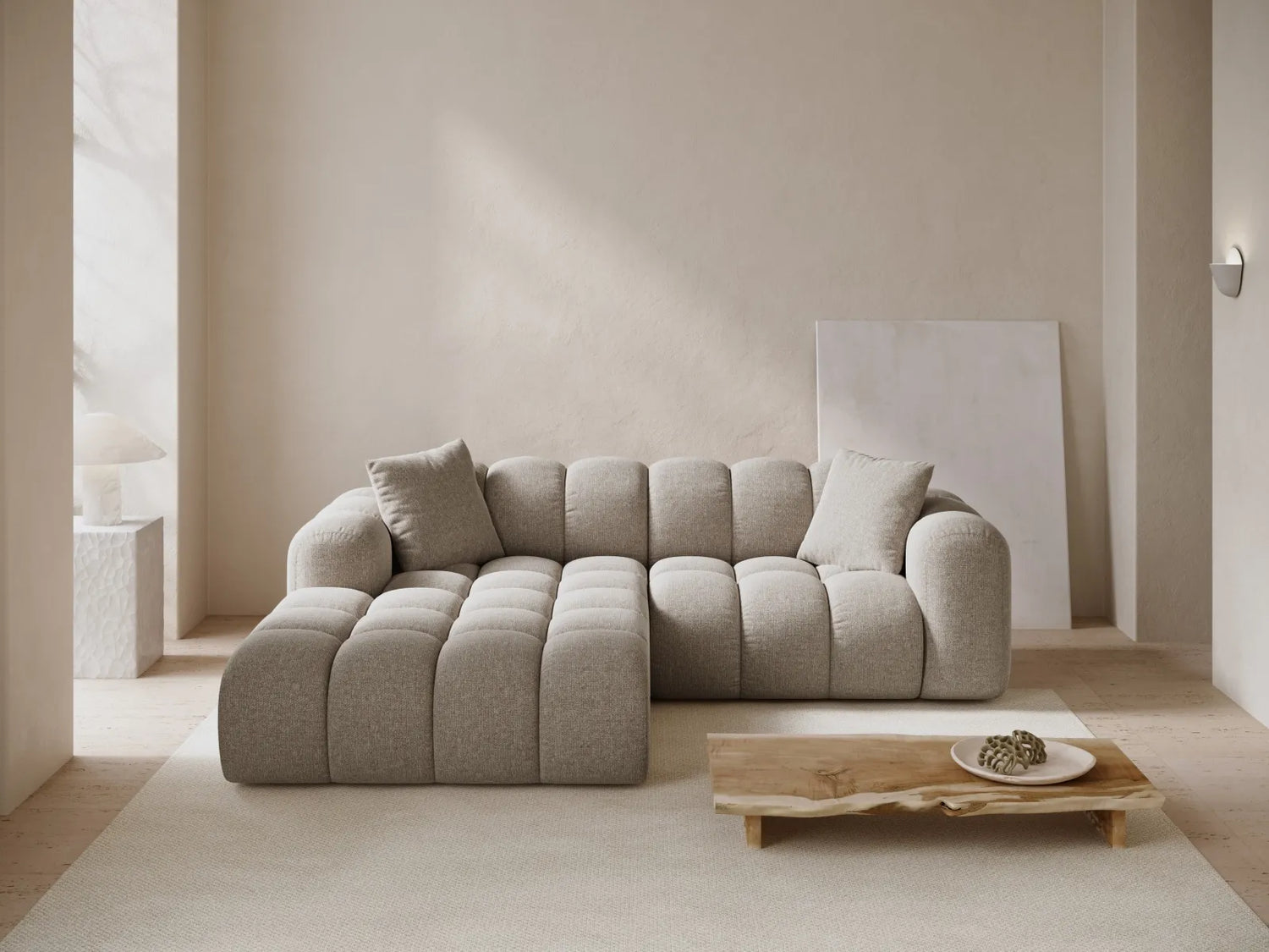 Treno 3-Sitzer Ecksofa, Linke Seite, aus Chenille in Dunkelbeige (Eden 4 Beige), 240x184x70 cm von Cosmopolitan Design – Bild 2