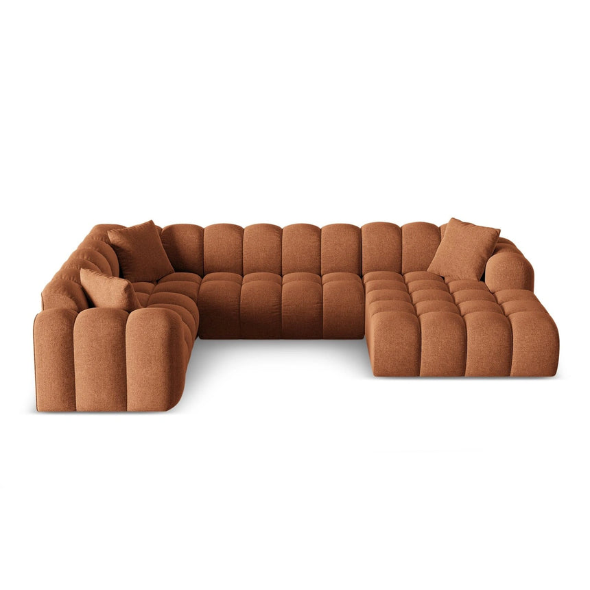 Treno 4-Sitzer Panorama Ecksofa, Linke Seite, aus Chenille in Ziegelstein (Eden 10 Terra), Beine aus Schwarzes Plastik, 330x240x70 cm von Cosmopolitan Design – Bild 1