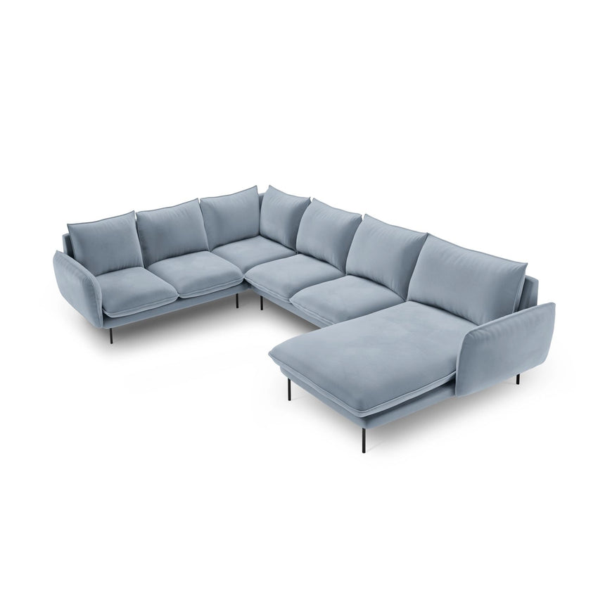 Vienna 7-Sitzer Panorama Ecksofa, Linke Seite, aus Samt in Hellblau (Bluvel 06), Beine aus Schwarzes Metall, 330x235x95 cm von Cosmopolitan Design – Bild 1