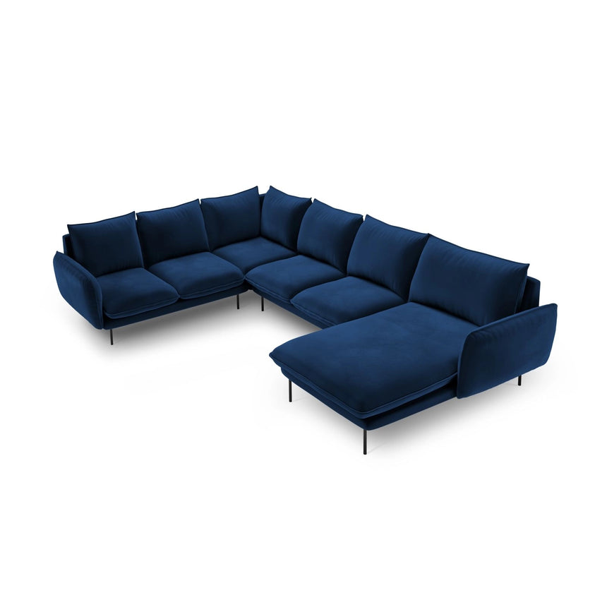 Vienna 7-Sitzer Panorama Ecksofa, Linke Seite, aus Samt in Königsblau (Bluvel 86), Beine aus Schwarzes Metall, 330x235x95 cm von Cosmopolitan Design – Bild 1