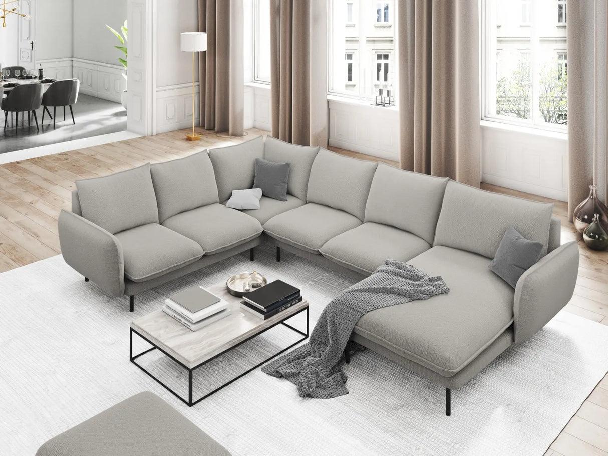 Vienna 7-Sitzer Panorama Ecksofa, Linke Seite, aus Strukturierter Stoff in Hellgrau (Asgard 27/ Positano 83), Beine aus Schwarzes Metall, 330x235x95 cm von Cosmopolitan Design – Bild 2