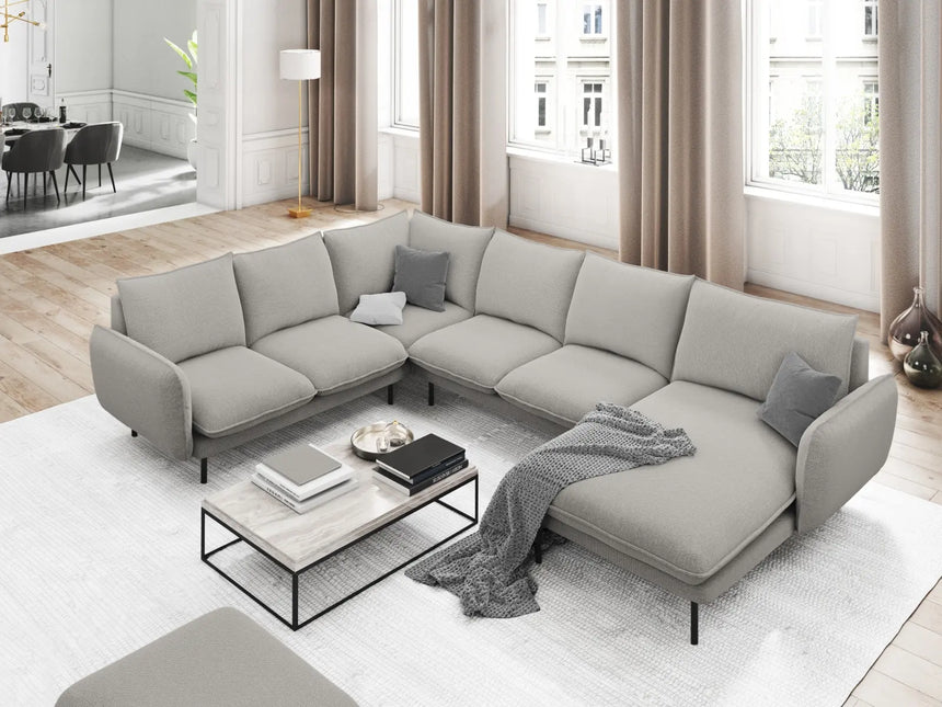 Vienna 7-Sitzer Panorama Ecksofa, Linke Seite, aus Strukturierter Stoff in Hellgrau (Asgard 27/ Positano 83), Beine aus Schwarzes Metall, 330x235x95 cm von Cosmopolitan Design – Bild 2