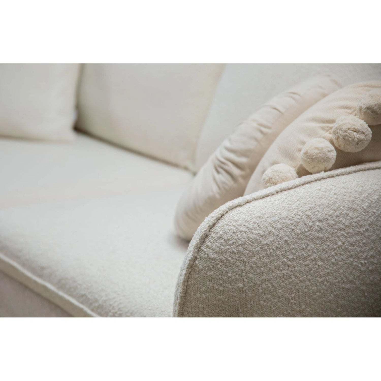 Vienna Sessel aus Boucle in Beige (Ascot NATA), 97x94x95 cm von Cosmopolitan Design – Bild 7