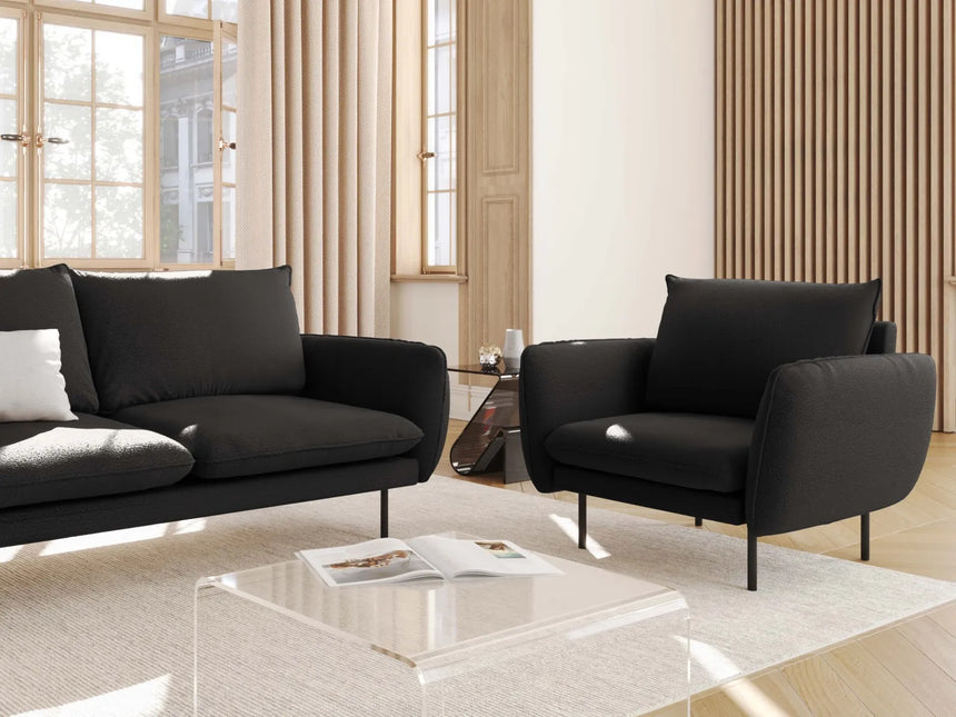Vienna Sessel aus Boucle in Schwarz (Ascot Black), 97x94x95 cm von Cosmopolitan Design – Bild 2