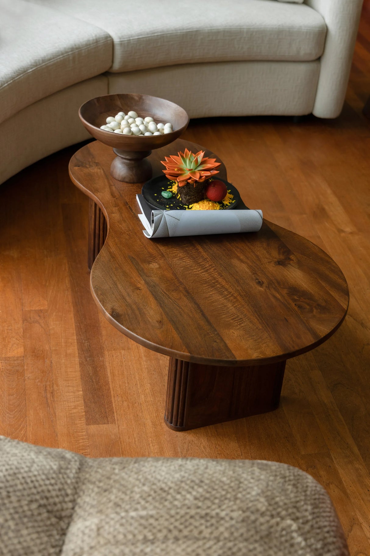 Tilon Couchtisch aus Mangoholz im Walnuss-Finish 110x60x40 cm von Dutchbone – Produktbild 9