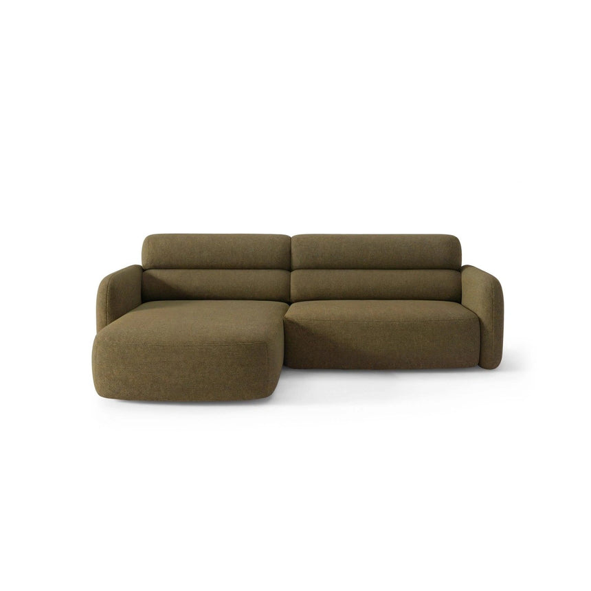 Carrara 3-Sitzer Ecksofa links aus Strukturstoff in Oliv (Scott Moss), 219x165 cm von Ferrani Interiors – Bild 1