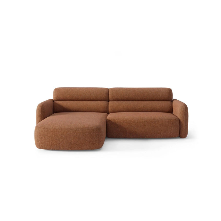 Carrara 3-Sitzer Ecksofa links aus Strukturstoff in Terrakotta (Scott Terracotta), 219x165 cm von Ferrani Interiors – Bild 1