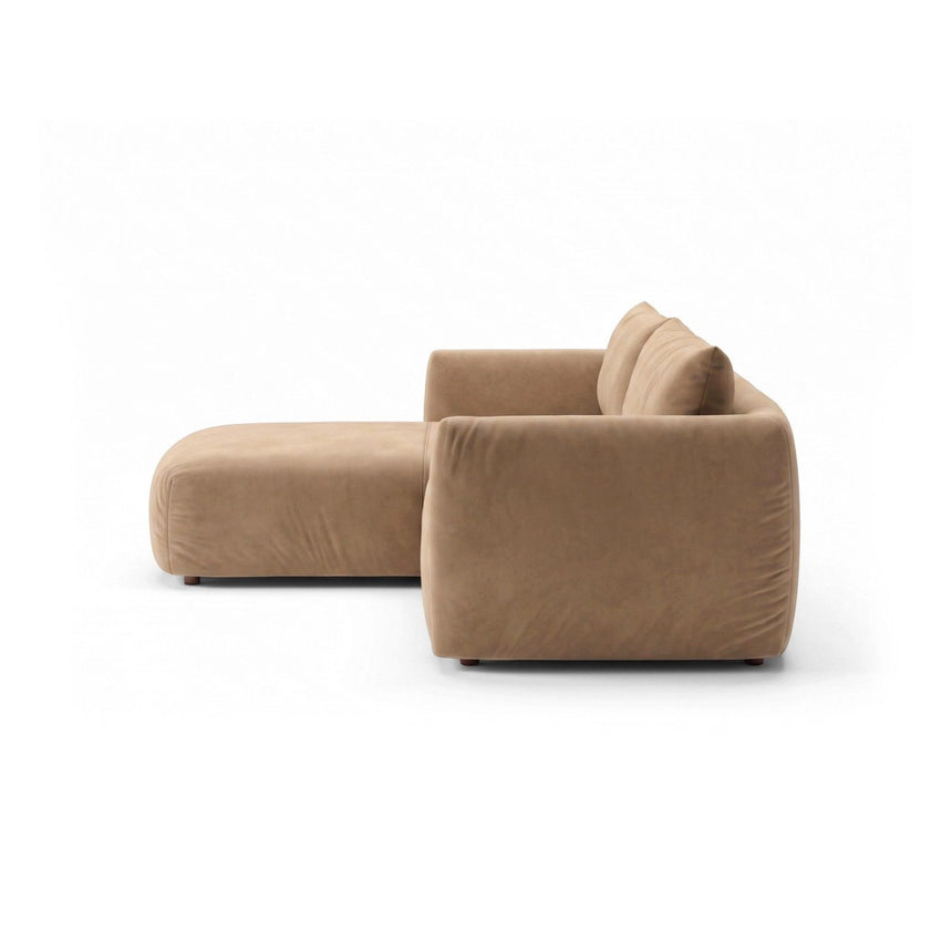 Moso 3-Sitzer Ecksofa links aus Samt in Beige (Bluvel 28), 208x155 cm von Ferrani Interiors – Bild 5