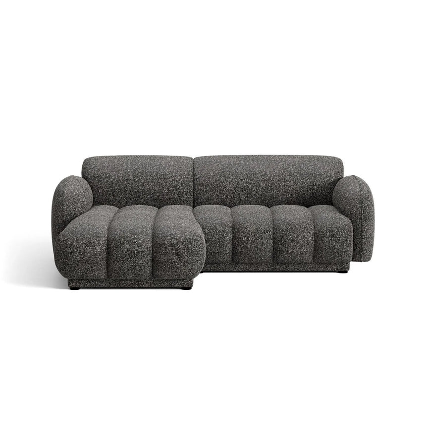 Treviso 3-Sitzer Ecksofa links aus Bouclé in Dunkelgrau meliert (Miles Charcoal), 216x148 cm von Ferrani Interiors – Bild 1