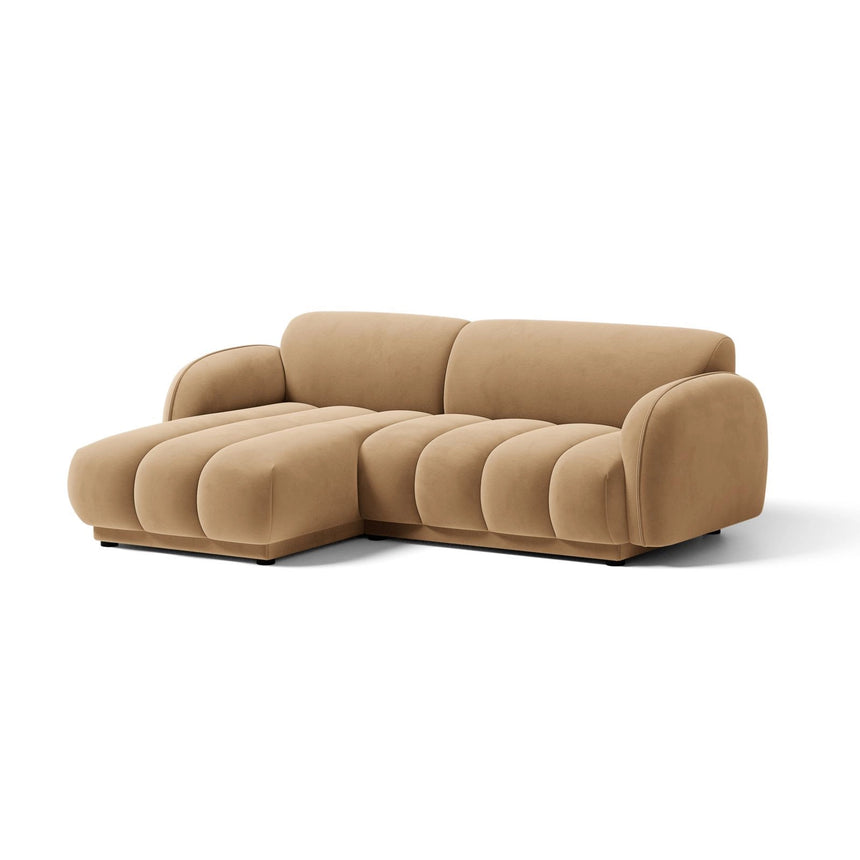Treviso 3-Sitzer Ecksofa links aus Samt in Mandelbeige (Casino Lion), 216x148 cm von Ferrani Interiors – Bild 3