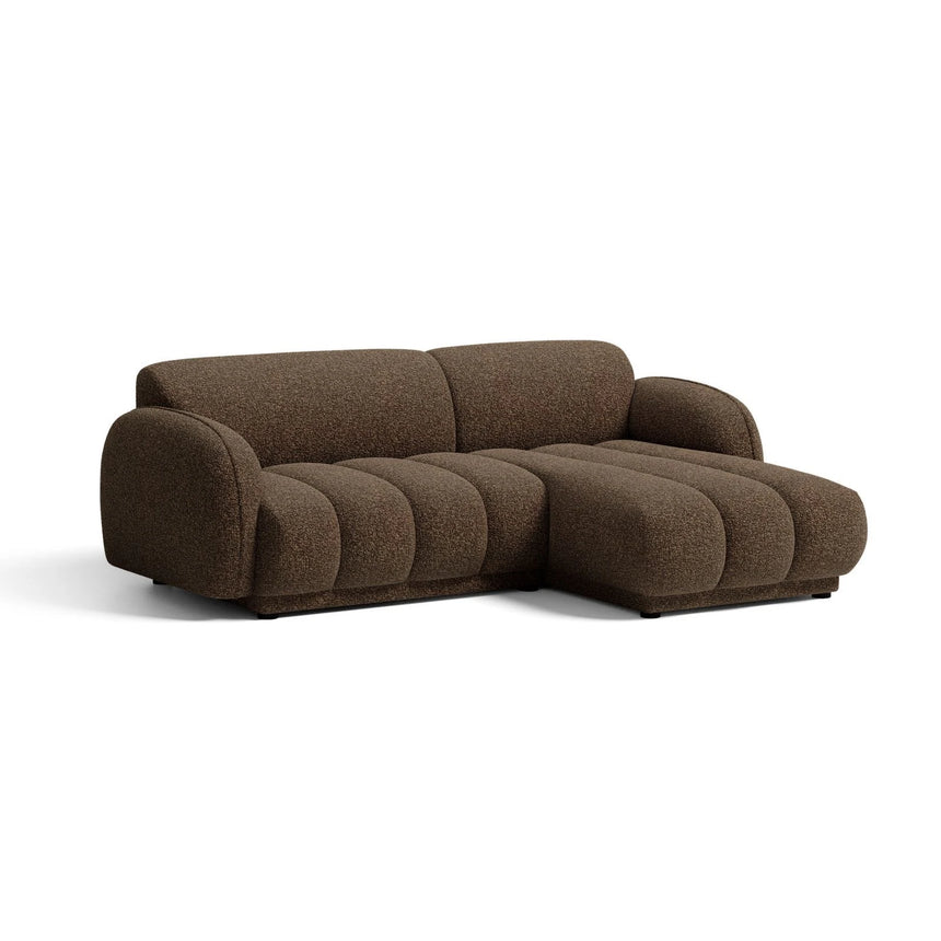 Treviso 3-Sitzer Ecksofa rechts aus Bouclé in Braun (Miles Chocolate), 216x148 cm von Ferrani Interiors – Bild 3