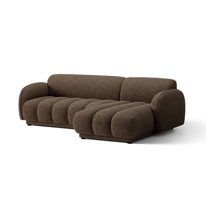 Treviso 3-Sitzer Ecksofa rechts aus Bouclé in Braun (Miles Chocolate), 244x148 cm von Ferrani Interiors – Bild 4