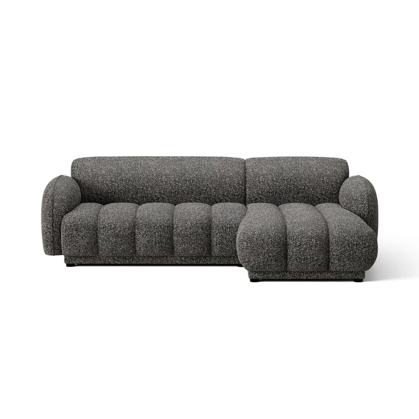 Treviso 3-Sitzer Ecksofa rechts aus Bouclé in Dunkelgrau meliert (Miles Charcoal), 244x148 cm von Ferrani Interiors – Bild 1