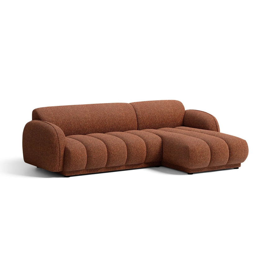 Treviso 3-Sitzer Ecksofa rechts aus Bouclé in Terrakotta (Miles Rust), 244x148 cm von Ferrani Interiors – Bild 3