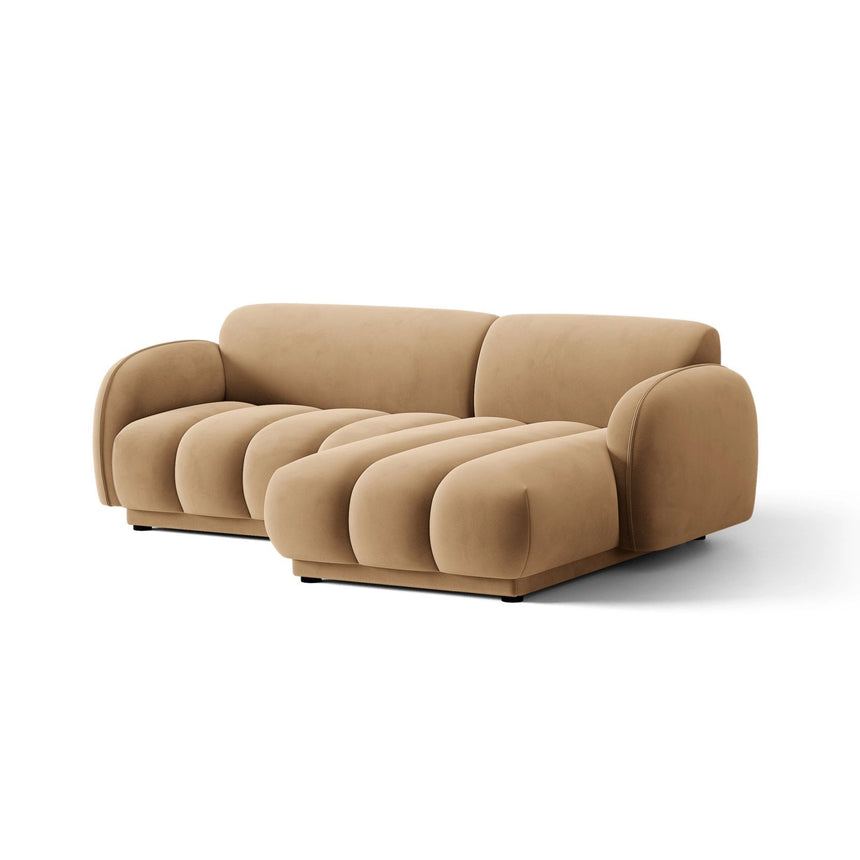 Treviso 3-Sitzer Ecksofa rechts aus Samt in Mandelbeige (Casino Lion), 216x148 cm von Ferrani Interiors – Bild 4