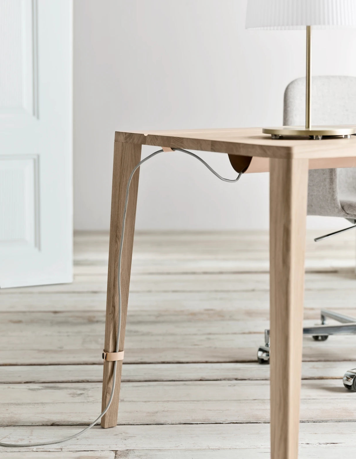Graceful Schreibtisch aus massiver Eiche 110 x 50, H74 cm - ZEN ZONE Furniture
