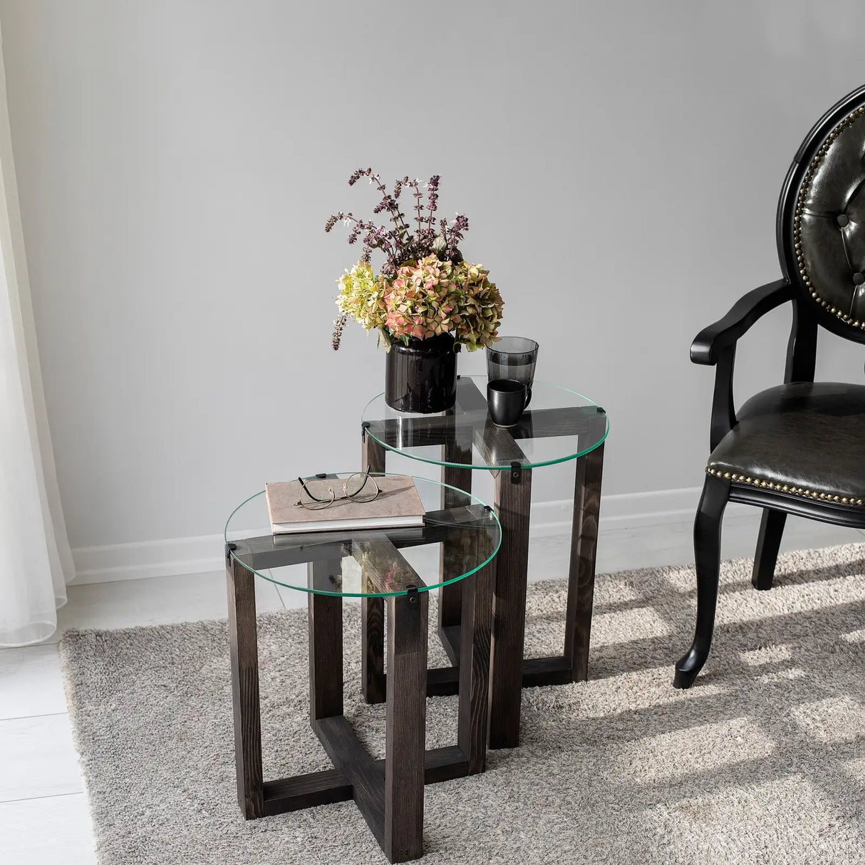 Beistelltisch Amalfi aus gehärtetem Glas und massivem Kiefernholz, 50×40×40 cm von Hanah Home – Bild 2