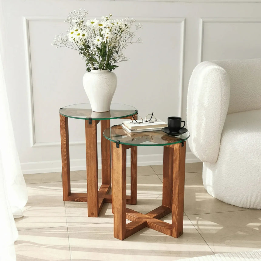 Beistelltisch Amalfi aus massivem Kiefernholz und gehärtetem Glas in Walnuss, 50×40×40 cm von Hanah Home – Bild 1