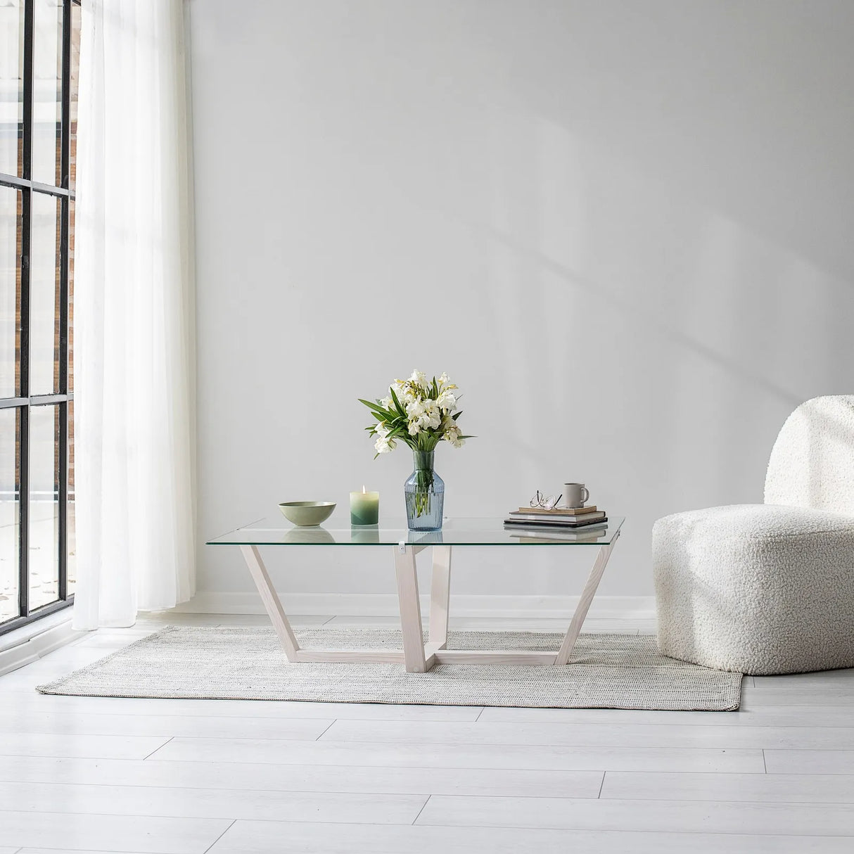 Couchtisch Amalfi aus massiver Kiefer und gehärtetem Glas, 105×65×35 cm von Hanah Home – Bild 1