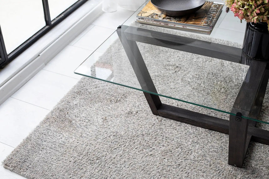 Couchtisch Amalfi aus massiver Kiefer und gehärtetem Glas in Anthrazit, 105×65×35 cm von Hanah Home – Bild 3