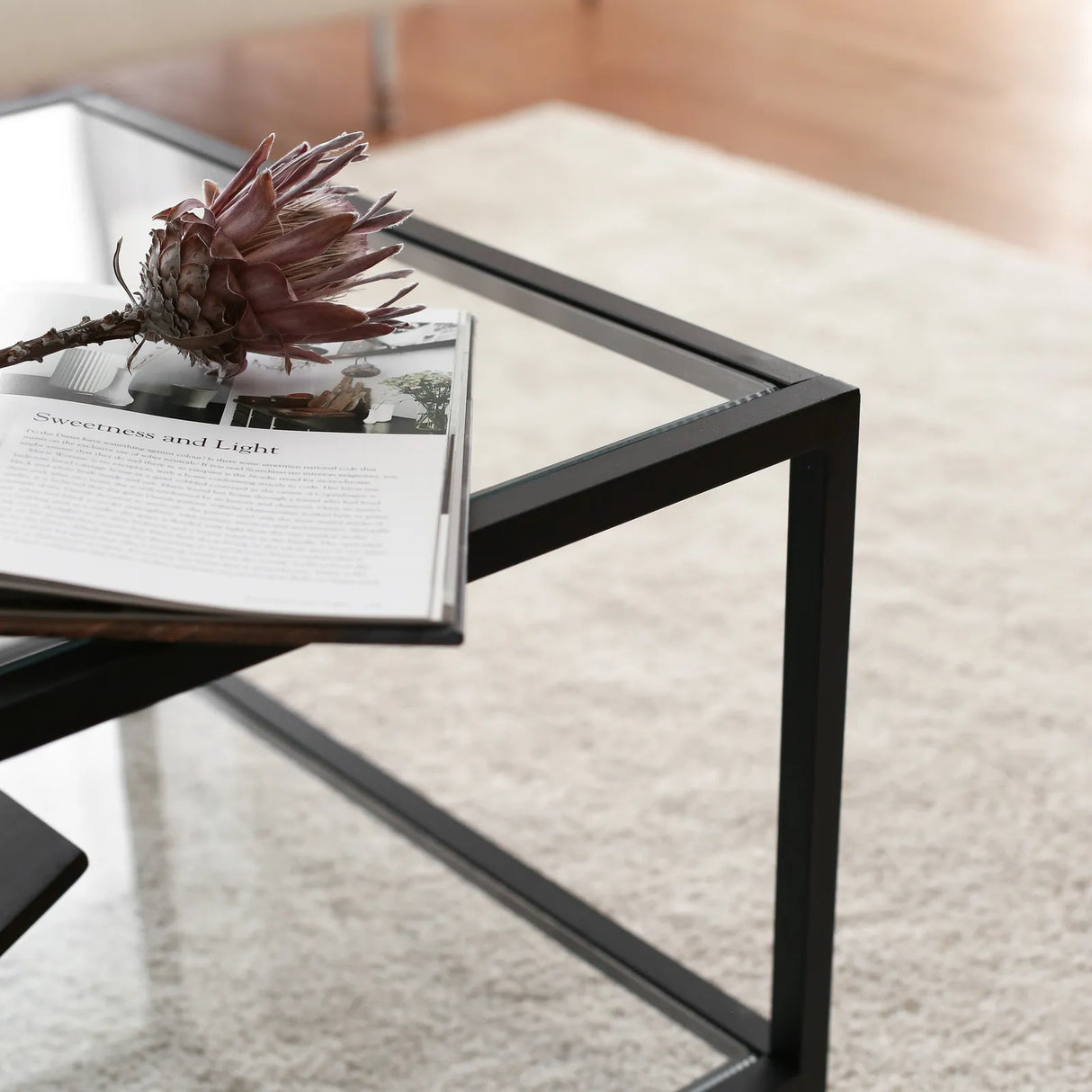 Couchtisch Astro aus gehärtetem Glas und Metall in Rauch und Schwarz, 90×60×40 cm von Hanah Home – Bild 4