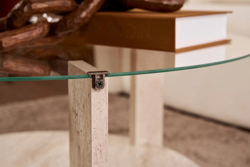Couchtisch Clara aus gehärtetem Glas und Holz in Travertin und Transparent 75Ø von Hanah Home – Bild 5