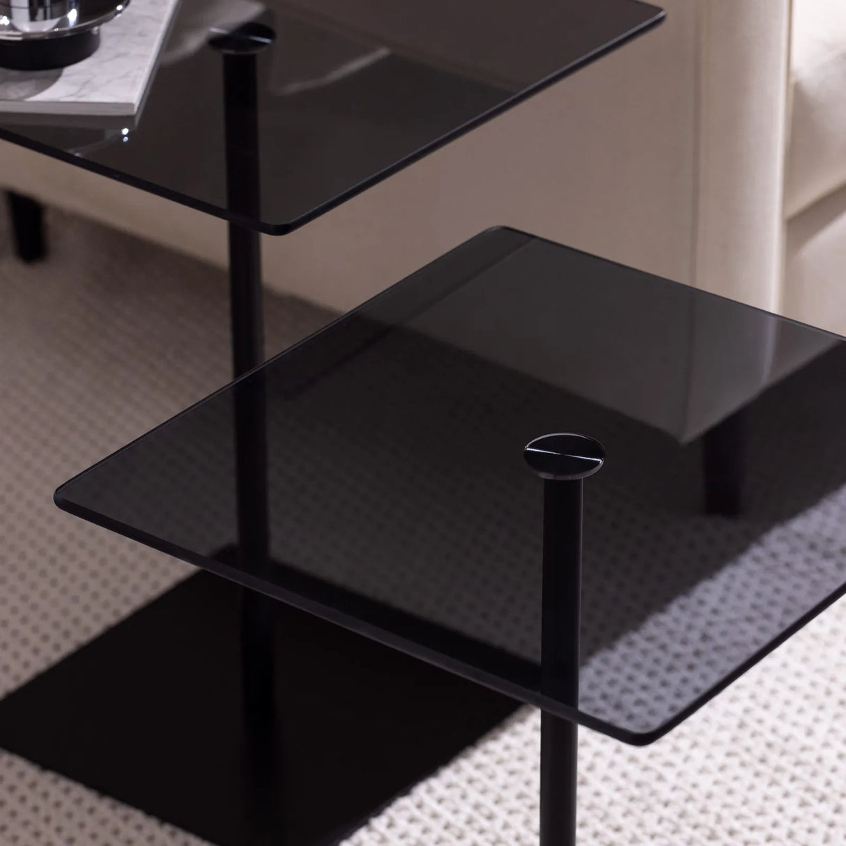 Couchtisch Elegante 2 aus gehärtetem Glas und melaminbeschichteten Holz, 45×40×40 cm von Hanah Home – Bild 3