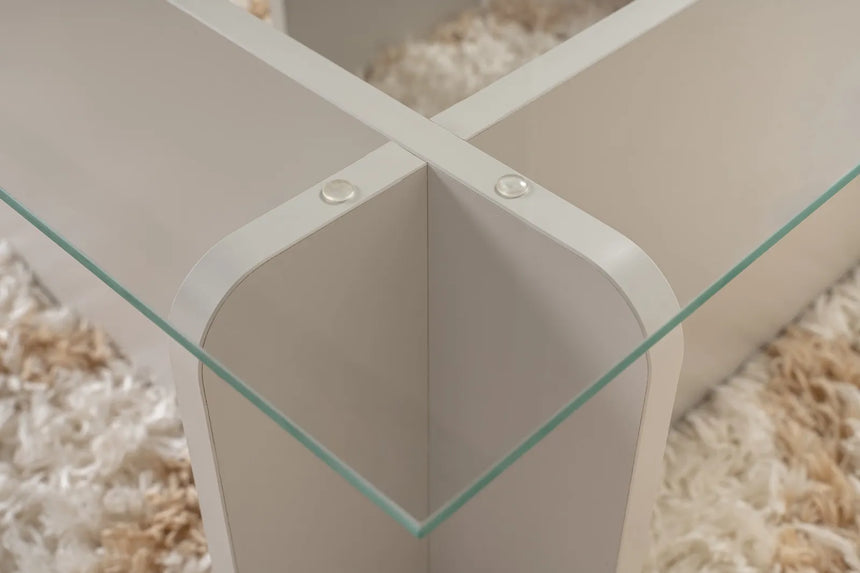 Couchtisch Flavio aus melaminbeschichteten Holz und gehärtetem Glas in Grau, 105×65×30 cm von Hanah Home – Bild 4