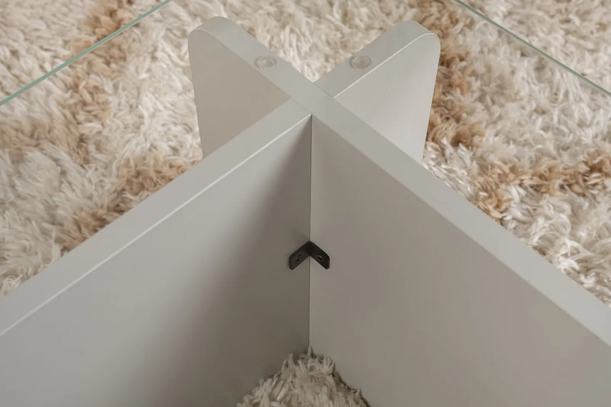 Couchtisch Flavio aus melaminbeschichteten Holz und gehärtetem Glas in Grau, 105×65×30 cm von Hanah Home – Bild 5