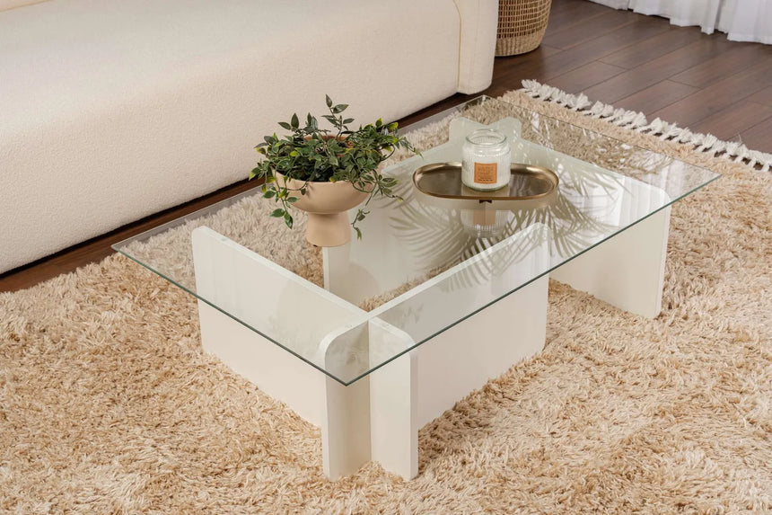 Couchtisch Flavio aus melaminbeschichteten Holz und gehärtetem Glas in Holzweiß, 105×65×30 cm von Hanah Home – Bild 1