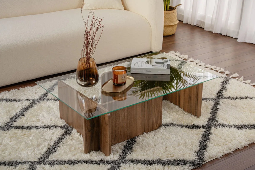 Couchtisch Flavio aus melaminbeschichteten Holz und gehärtetem Glas in Walnuss, 105×65×30 cm von Hanah Home – Bild 1