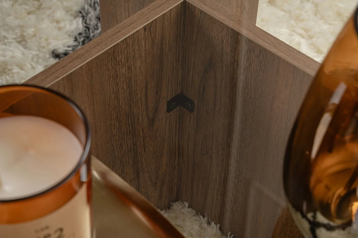Couchtisch Flavio aus melaminbeschichteten Holz und gehärtetem Glas in Walnuss, 105×65×30 cm von Hanah Home – Bild 4
