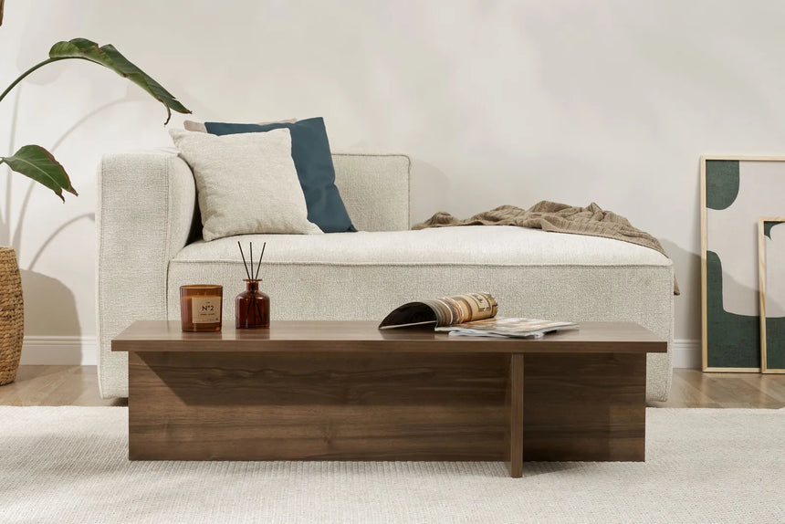 Couchtisch Harbor aus melaminbeschichteter Spanplatte in Walnuss, 120×45×30 cm von Hanah Home – Bild 1