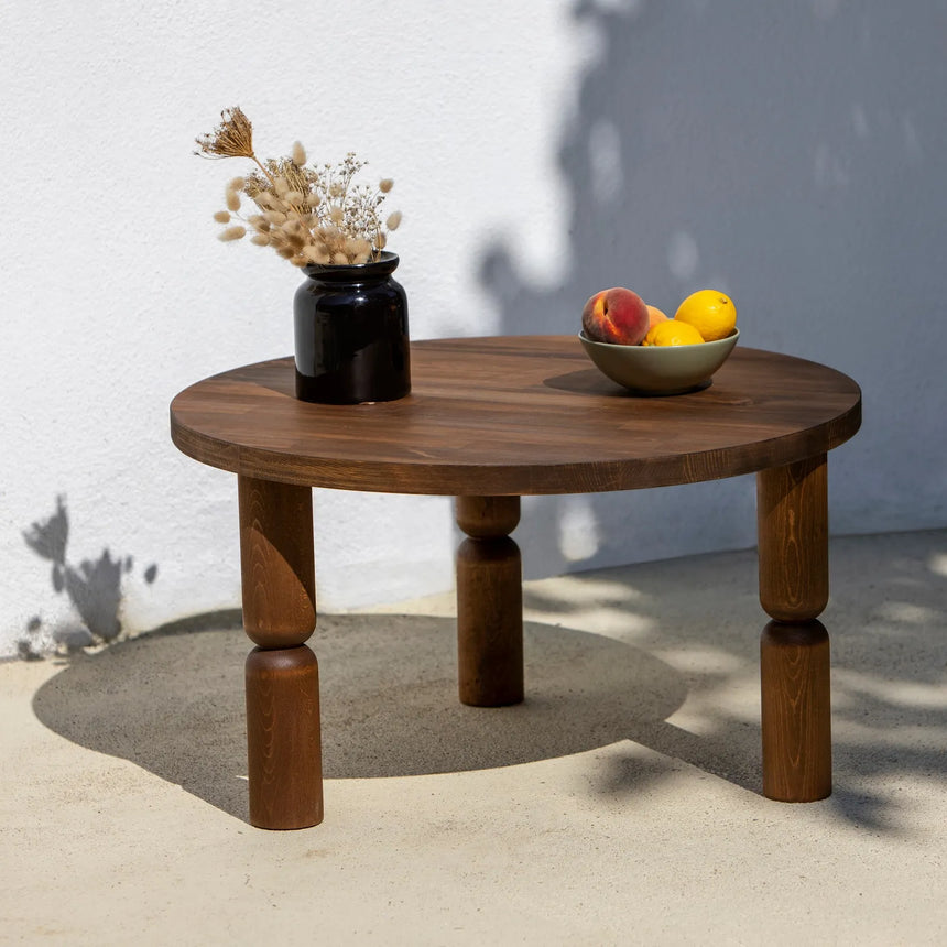 Couchtisch Ida aus Buchenholz in Walnuss, 70×70×40 cm von Hanah Home – Bild 4