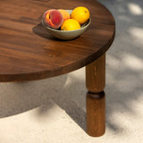 Couchtisch Ida aus Buchenholz in Walnuss, 70×70×40 cm von Hanah Home – Bild 5