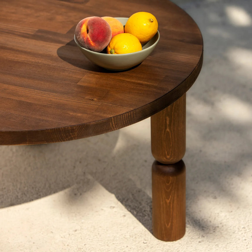 Couchtisch Ida aus Buchenholz in Walnuss, 70×70×40 cm von Hanah Home – Bild 5