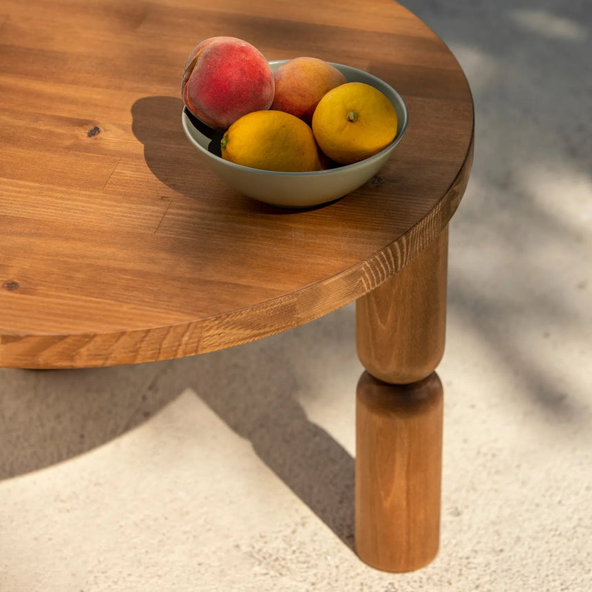Couchtisch Ida aus Massivholz in Kastanie, 70×70×40 cm von Hanah Home – Bild 5