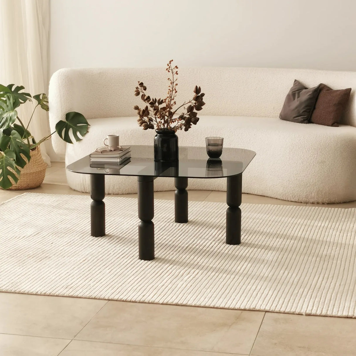 Couchtisch Kei aus Buchenholz und gehärtetem Glas in Anthrazit und Rauch, 80×80×40 cm von Hanah Home – Bild 2