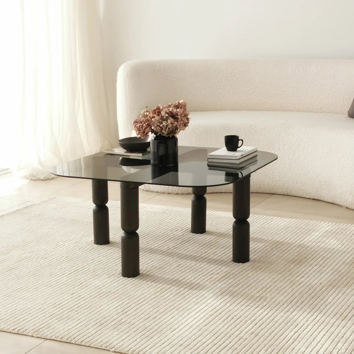 Couchtisch Kei aus Buchenholz und gehärtetem Glas in Anthrazit und Rauch, 80×80×40 cm von Hanah Home – Bild 5