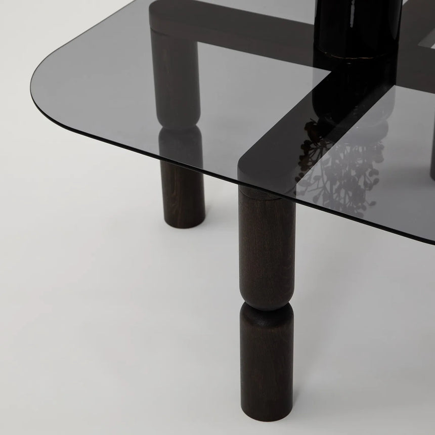 Couchtisch Kei aus Buchenholz und gehärtetem Glas in Anthrazit und Rauch, 80×80×40 cm von Hanah Home – Bild 9