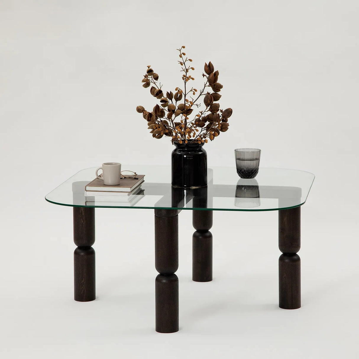 Couchtisch Kei aus Buchenholz und gehärtetem Glas in Anthrazit und Transparent, 80×80×40 cm von Hanah Home – Bild 7