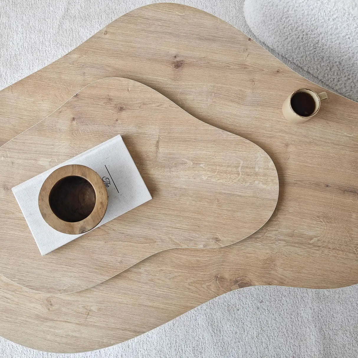 Couchtisch Melted aus melaminbeschichteten Holz in Saphir-Eiche, 105×65×35 cm von Hanah Home – Bild 8