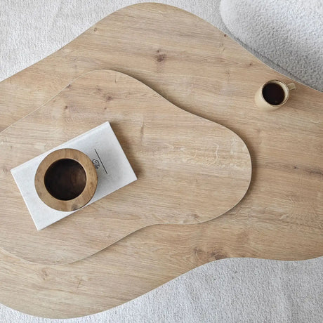 Couchtisch Melted aus melaminbeschichteten Holz in Saphir-Eiche, 105×65×35 cm von Hanah Home – Bild 8