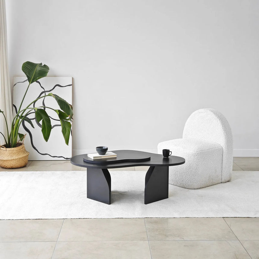 Couchtisch Melted aus melaminbeschichteten Holz in Schwarz, 105×65×35 cm von Hanah Home – Bild 2