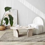 Couchtisch Melted aus melaminbeschichteten Holz in Travertin, 105×65×35 cm von Hanah Home – Bild 2