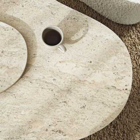 Couchtisch Melted aus melaminbeschichteten Holz in Travertin, 105×65×35 cm von Hanah Home – Bild 7
