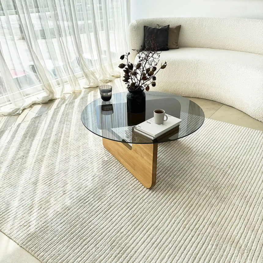 Couchtisch Mia aus massivem Kiefernholz und gehärtetem Glas in Eiche und Rauch, 75×75×35 cm von Hanah Home – Bild 2