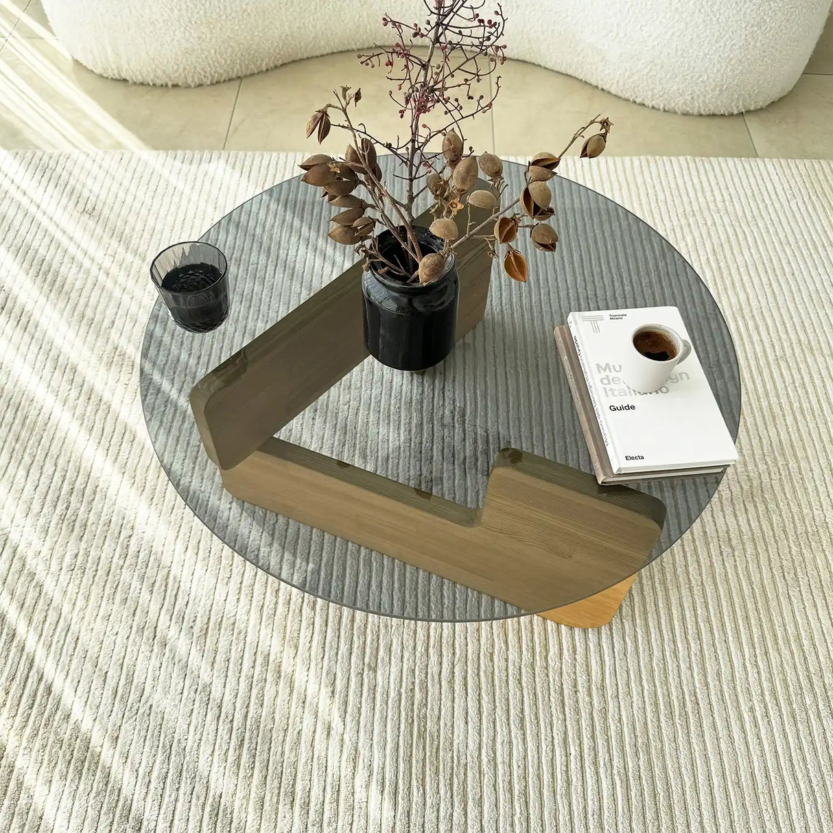 Couchtisch Mia aus massivem Kiefernholz und gehärtetem Glas in Eiche und Rauch, 75×75×35 cm von Hanah Home – Bild 3