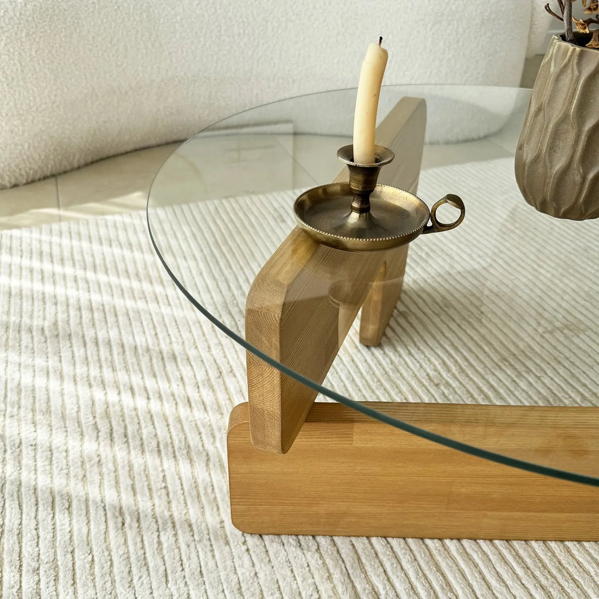 Couchtisch Mia aus massivem Kiefernholz und gehärtetem Glas in Eiche und Transparent, 75×75×35 cm von Hanah Home – Bild 4